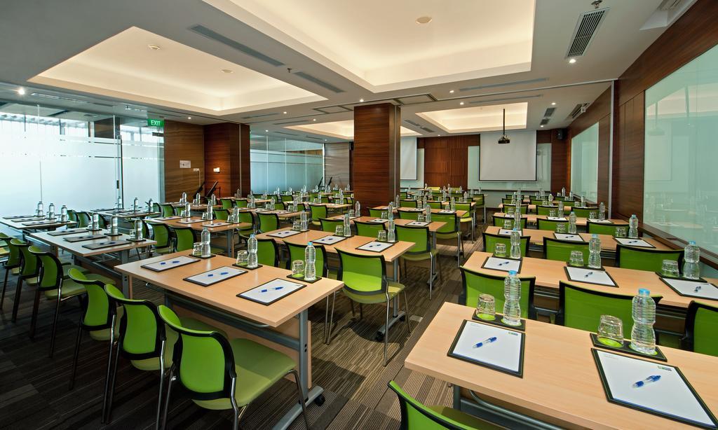 Holiday Inn Express Semarang Simpang Lima By Ihg Exterior foto