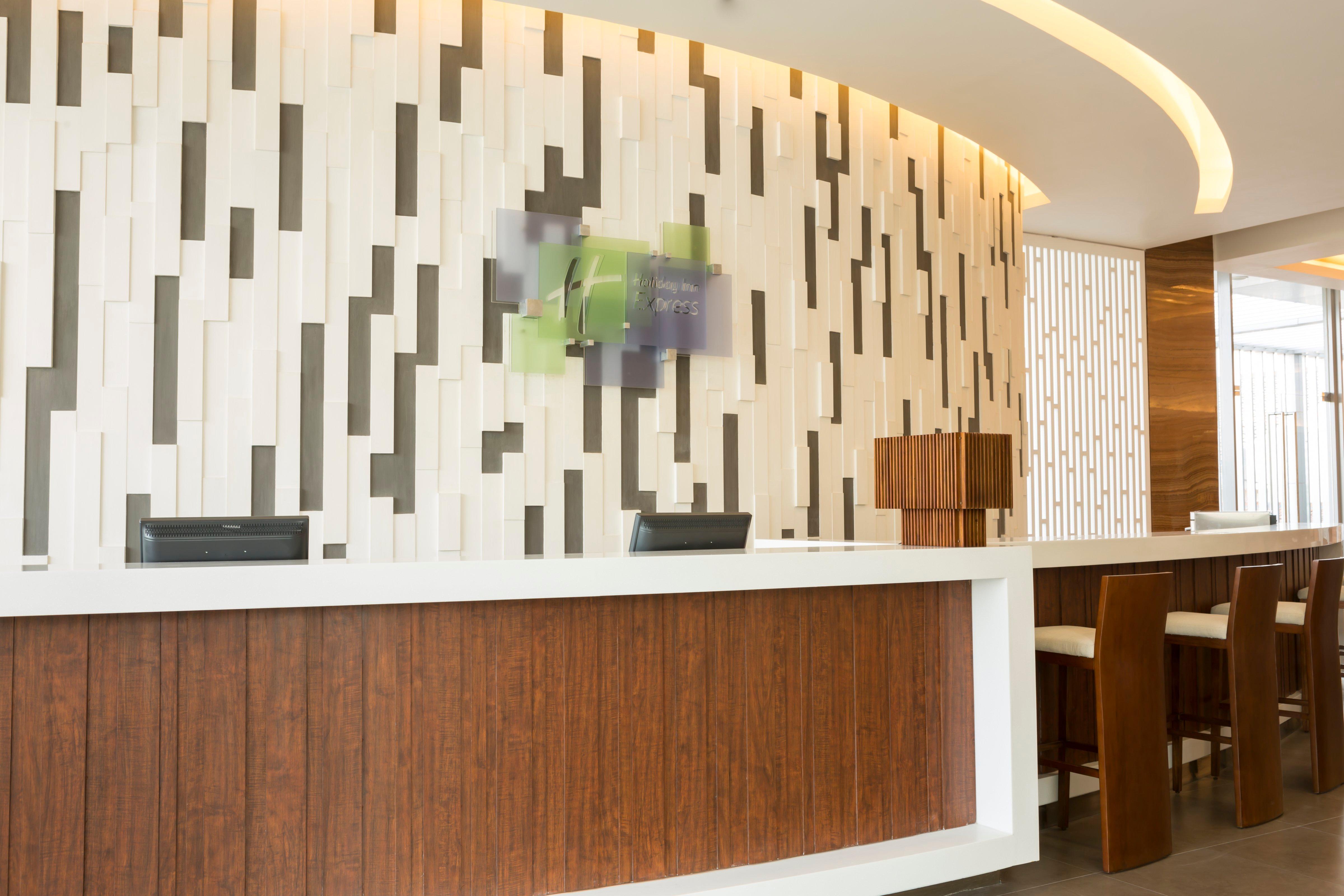 Holiday Inn Express Semarang Simpang Lima By Ihg Exterior foto