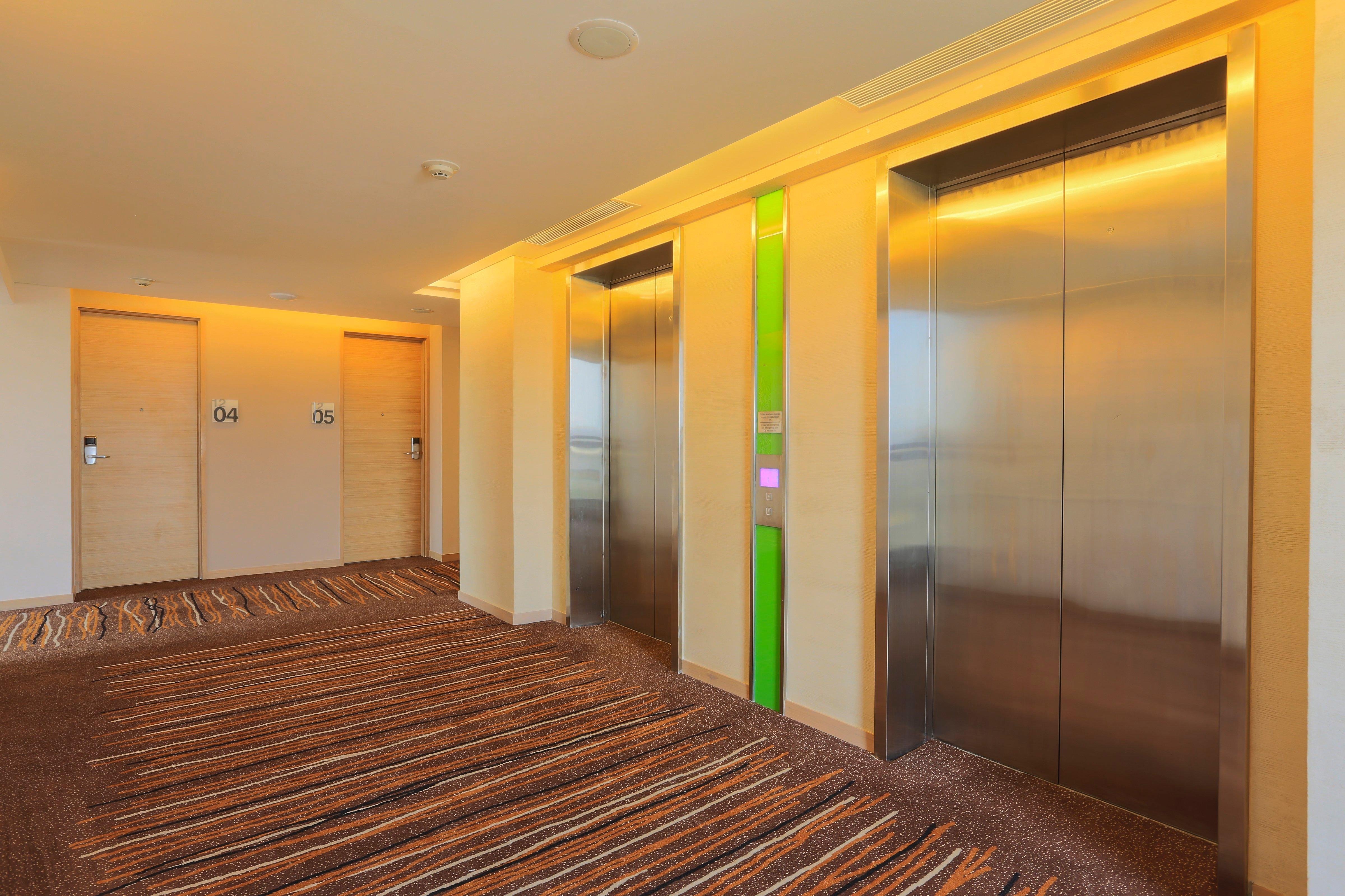 Holiday Inn Express Semarang Simpang Lima By Ihg Exterior foto